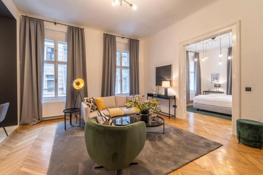 Apartment Josef's I Pink Flamingo I Deluxe