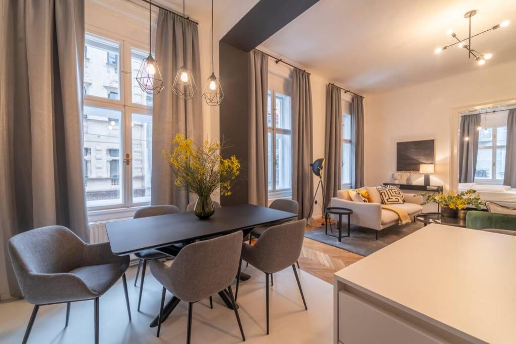 Josef's I Pink Flamingo I Deluxe Apartment Wien